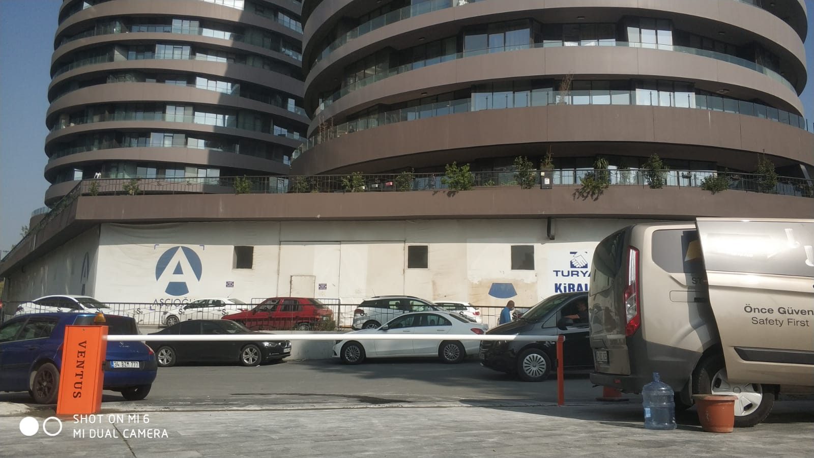 a7a2ccfe-b479-499a-8dcb-98b50ef8288f