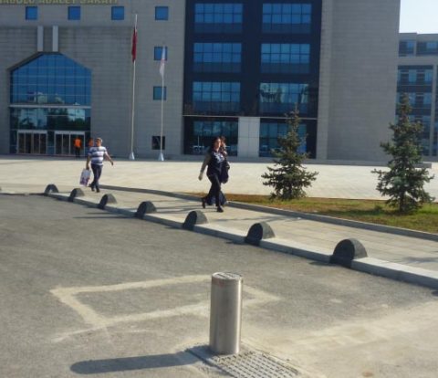 Anadolu Adalet Sarayı Bariyerleri